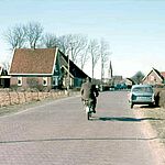 De Gerrit van Assendelftstraat in de richting van het centrum van Heemskerk. Situatie februari 1962. (dia C. Duineveld)